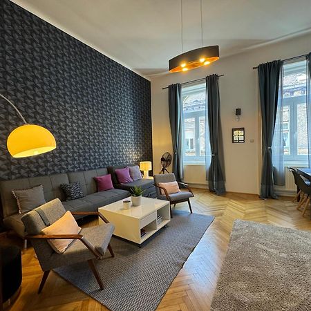 Double Blue Apartment In Budapest Downtown Екстер'єр фото